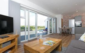 Adorable 1 Bedroom Country Cottage